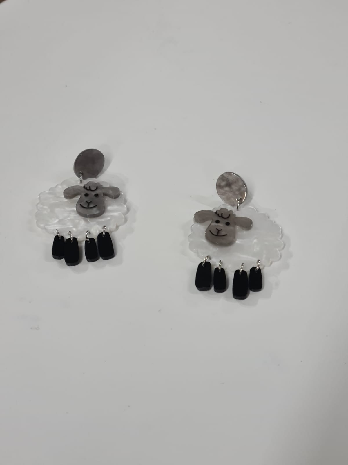 PENDIENTE OVEJA CON PATAS